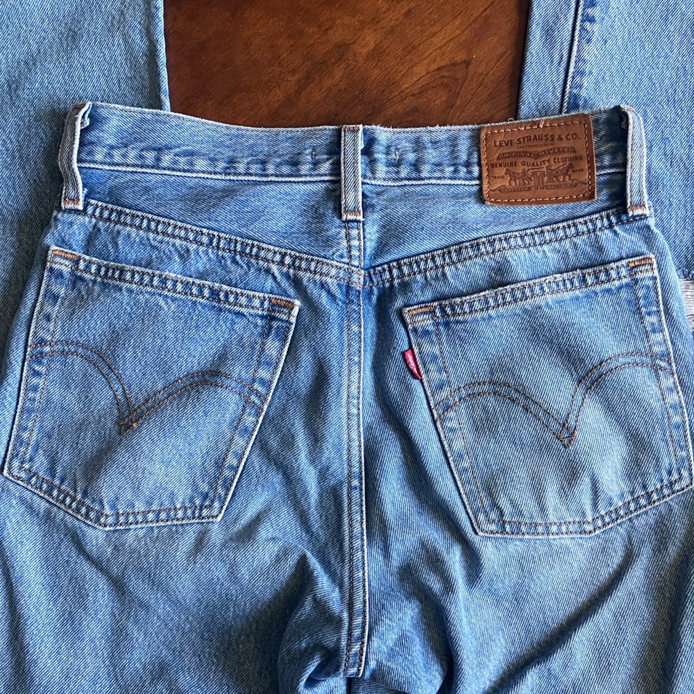 EXTRA 15% OFF 
Levi’s Wedgie Straight Jeans